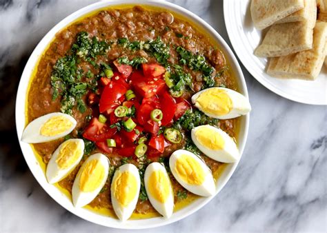  Ful Medames:  Ein herzhaftes, proteinreiches Frühstück mit einem Hauch von Knoblauch und Zitrone!